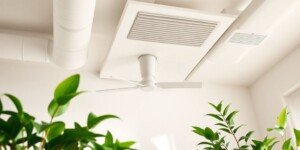 Système de ventilation moderne avec des plantes vertes autour.